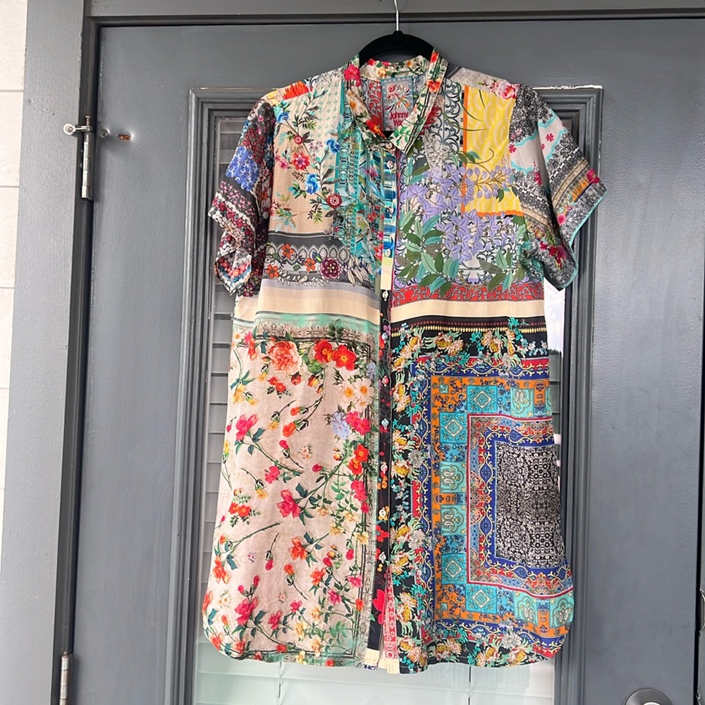 Johnny was, size medium blouse.
